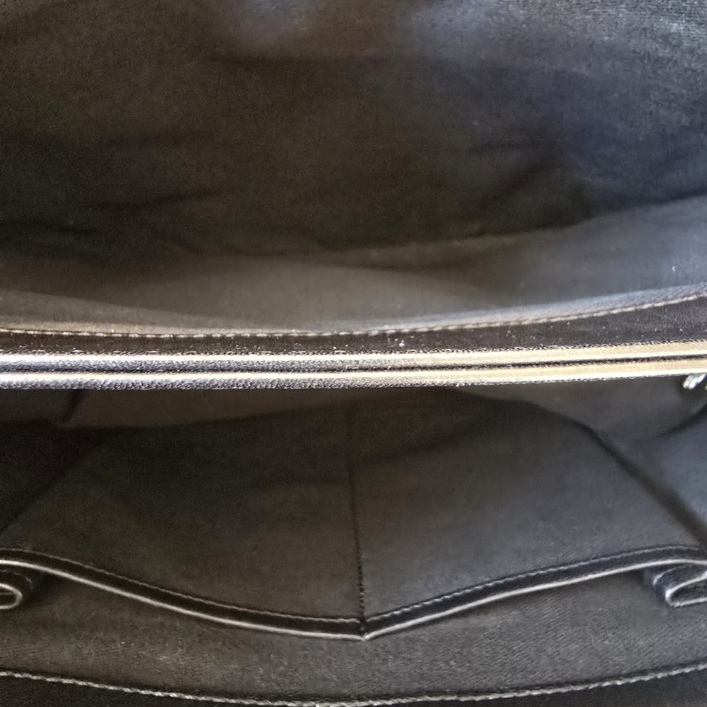 Valentino Garavani VINTAGE SATCHEL Black Leather Bag - Picture 12 of 16